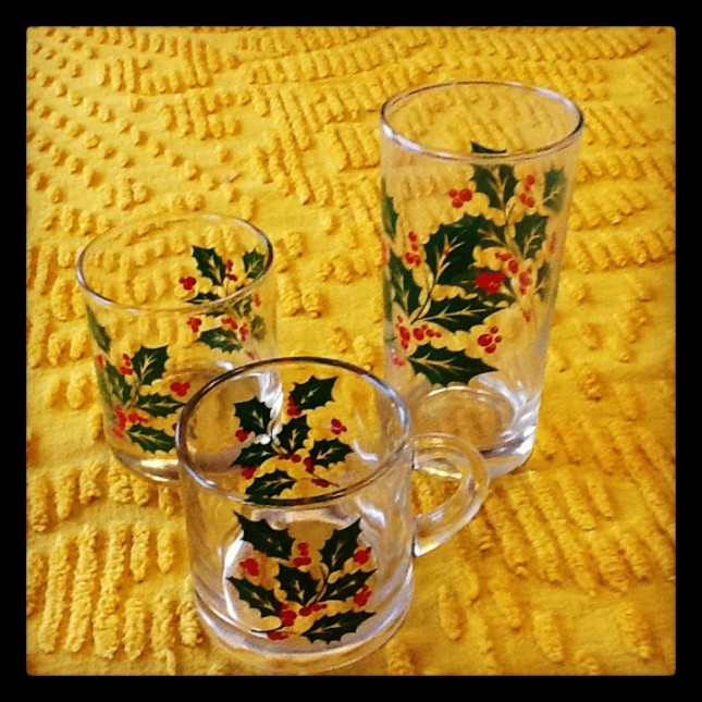 Favorite vintage finds: Holly berry glasses for Christmas