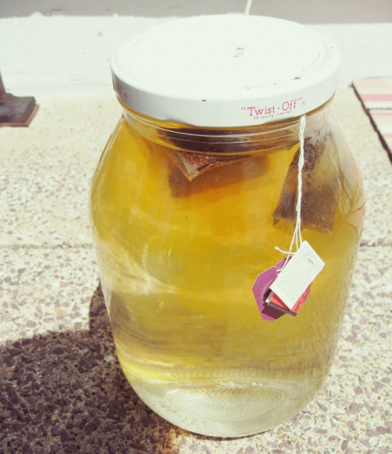 Sun tea - before